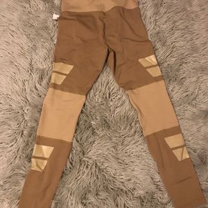 Size medium NWT Aim’n leggings